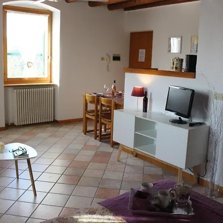 アパート Le Ginestre ラツィーゼ